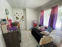 Bed Room 1 - 10 square meters of property in Albertsdal