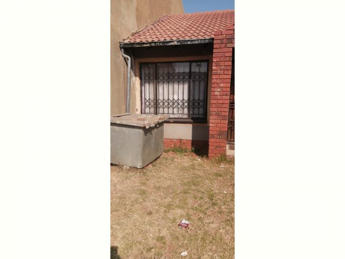 2 Bedroom Sectional Title for Sale For Sale in Protea Glen - MR398354
