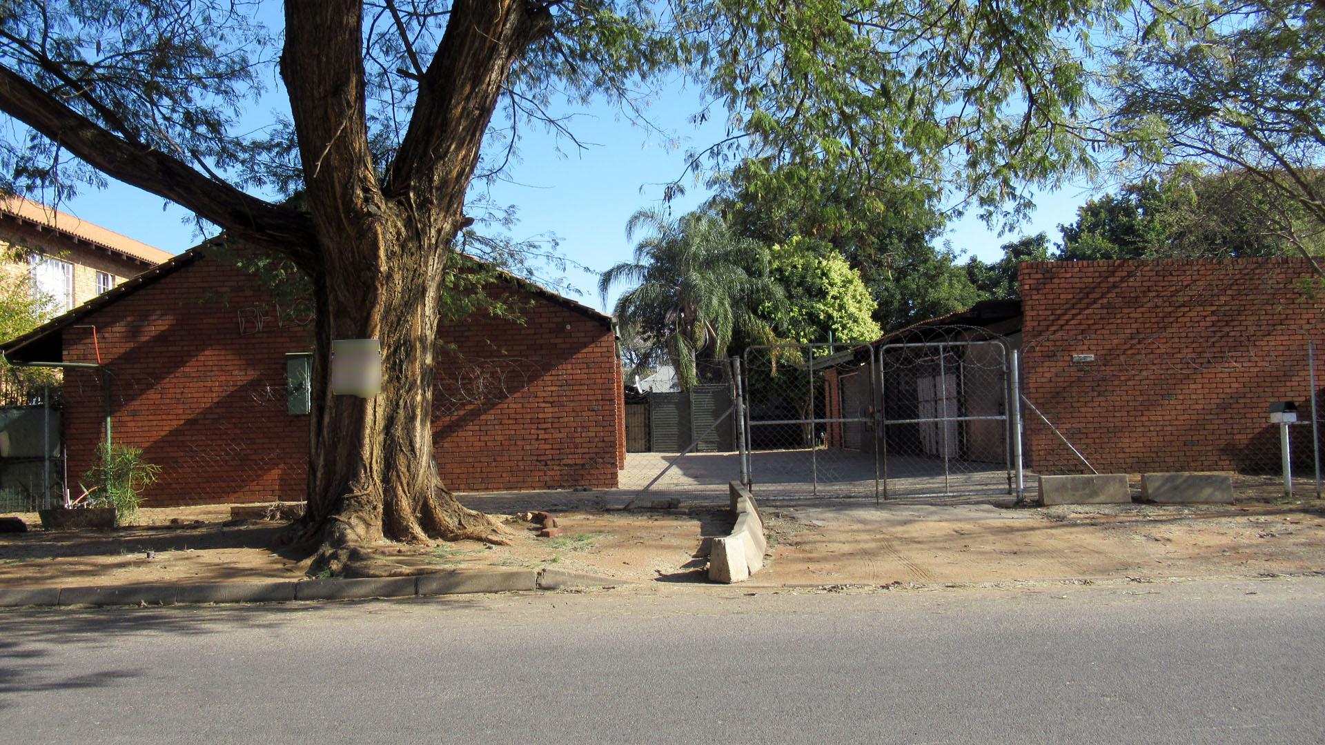 Nedbank Repossessed 2 Bedroom Apartment for Sale in Rustenbu
