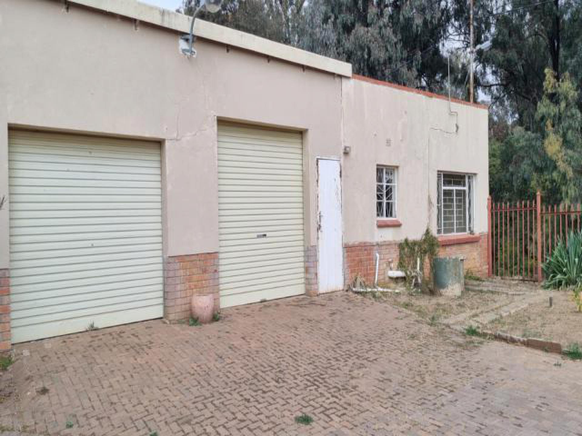 Front View of property in Dewetsdorp