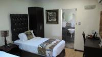 Bed Room 5+ - 227 square meters of property in Lakefield