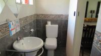 Bathroom 3+ - 166 square meters of property in Lakefield