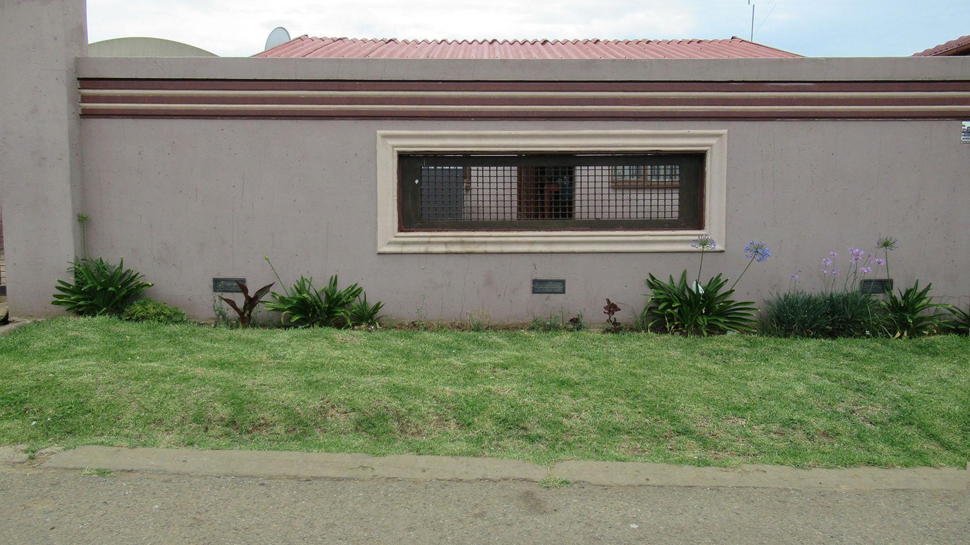 Front View of property in Moletsane