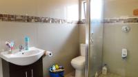 Main Bathroom - 5 square meters of property in Genazano