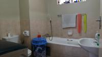 Main Bathroom - 5 square meters of property in Weavind Park