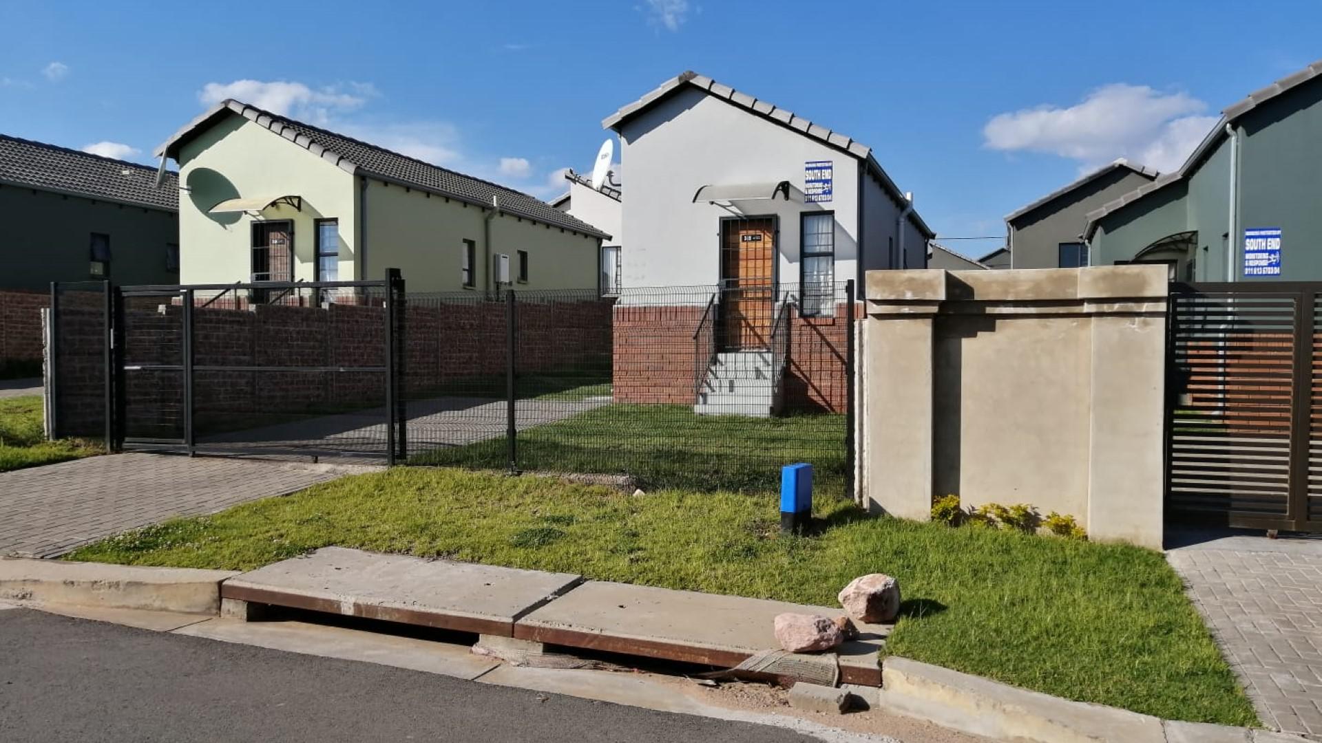 FNB Quick Sell 2 Bedroom House for Sale in South Hills MR4