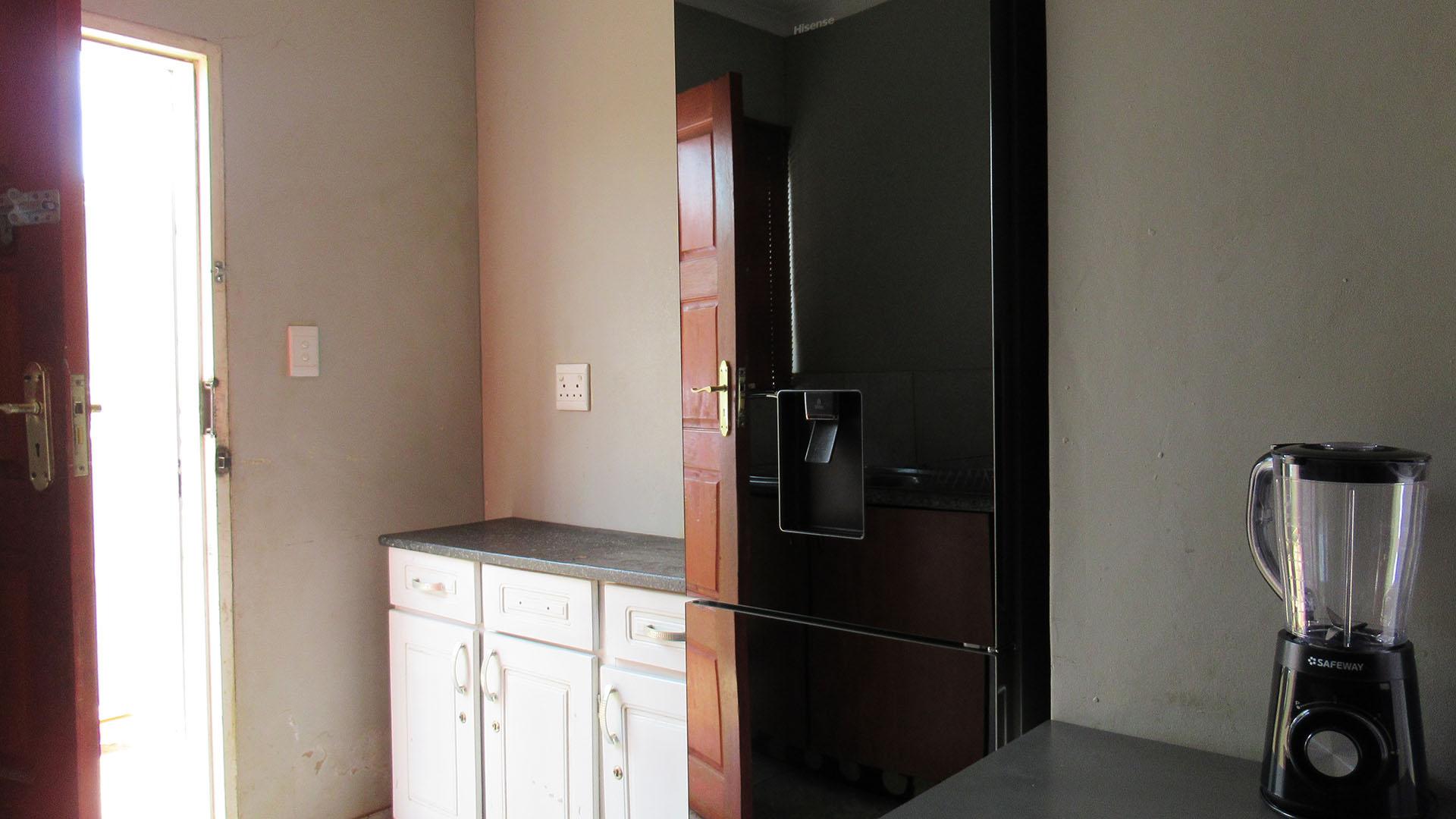 Kitchen - 6 square meters of property in Lehae