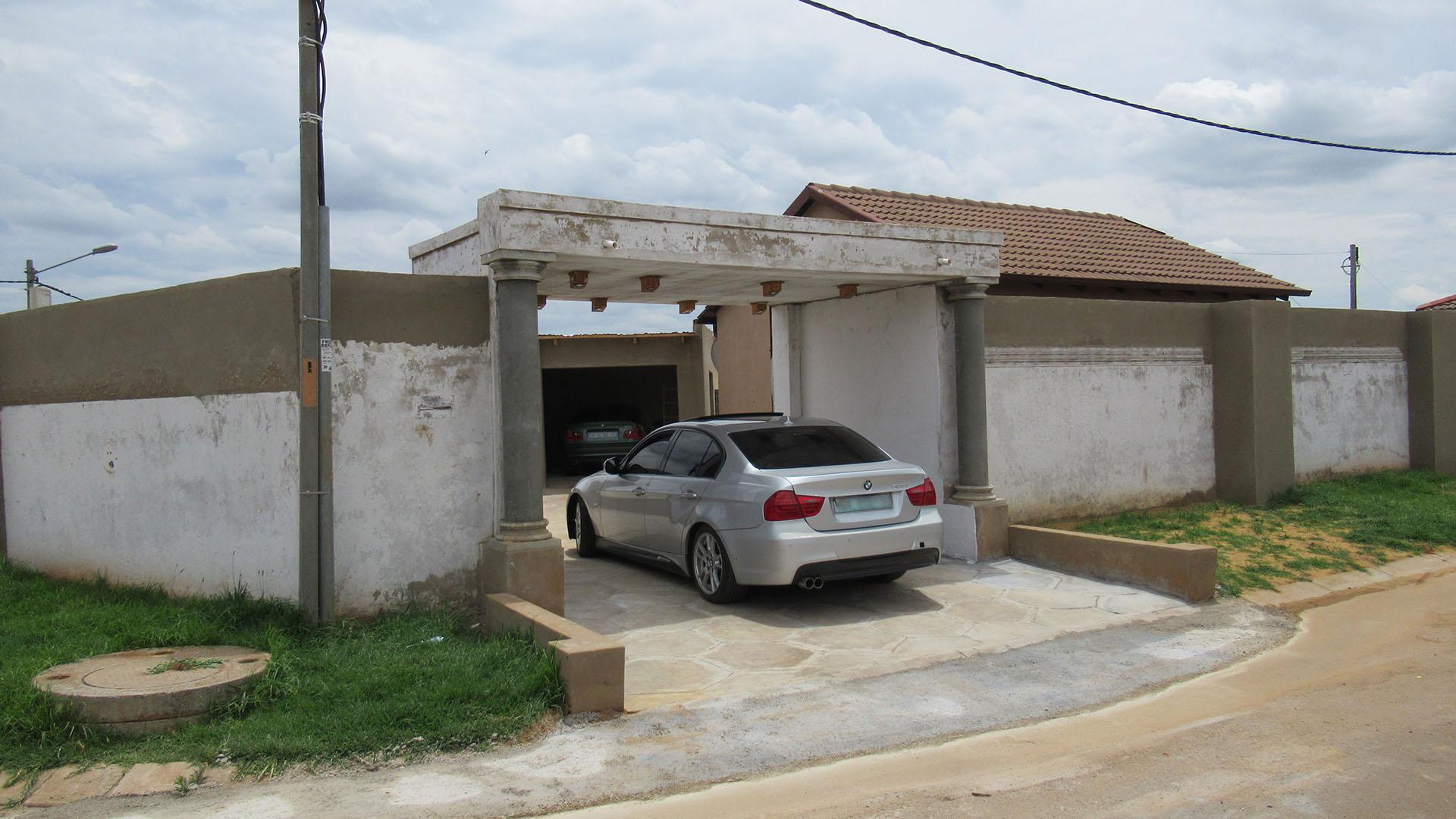 Front View of property in Lehae