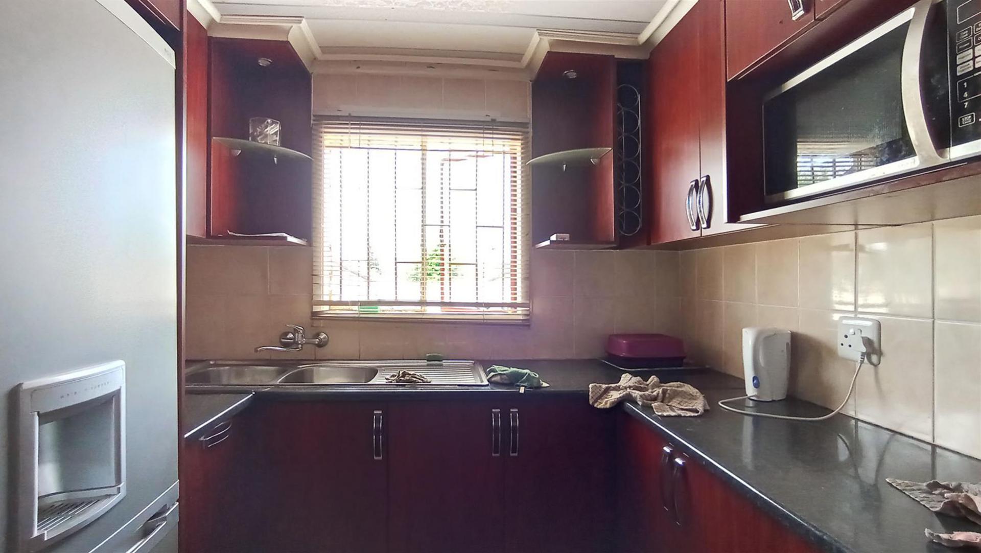 Kitchen - 11 square meters of property in Lotus Gardens