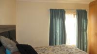 Main Bedroom - 17 square meters of property in Greenhills