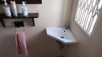 Guest Toilet - 2 square meters of property in Windermere
