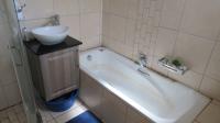 Bathroom 1 - 7 square meters of property in Windermere