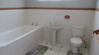 Bathroom 2 - 11 square meters of property in Windermere