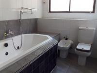 Main Bathroom - 11 square meters of property in Eldoraigne