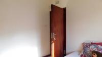 Bed Room 1 - 12 square meters of property in Amanzimtoti 