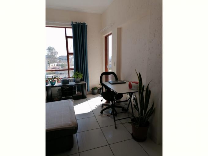 2 Bedroom Apartment for Sale For Sale in Sandton - MR476456