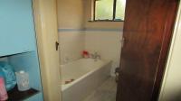 Bathroom 2 - 4 square meters of property in Clare Hills