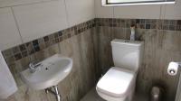 Guest Toilet - 3 square meters of property in Parys