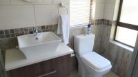 Bathroom 2 - 4 square meters of property in Parys