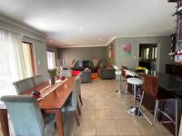 Dining Room - 18 square meters of property in Bronberg