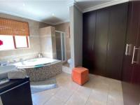 Main Bathroom - 8 square meters of property in Bronberg