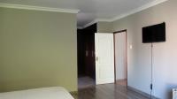 Main Bedroom - 28 square meters of property in Bronberg