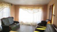 Lounges - 24 square meters of property in Rosashof AH