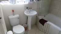 Main Bathroom - 6 square meters of property in Alliance