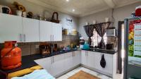 Kitchen - 17 square meters of property in Noycedale