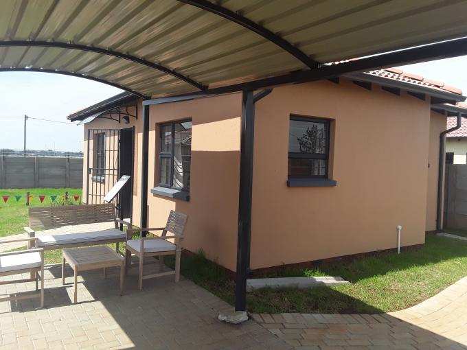 2 Bedroom House for Sale and to Rent For Sale in Protea Glen - MR499183