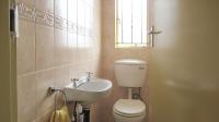 Bathroom 1 - 6 square meters of property in Mondeor
