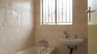 Bathroom 1 - 6 square meters of property in Mondeor