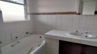 Main Bathroom - 5 square meters of property in Windsor East