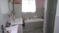 Main Bathroom - 15 square meters of property in Hurlingham