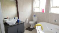 Bathroom 1 - 9 square meters of property in Aspen Hills