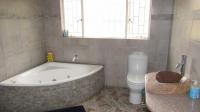 Bathroom 1 - 11 square meters of property in Valley Settlement