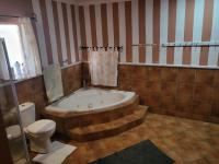 Main Bathroom - 16 square meters of property in The Reeds