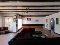 Entertainment - 119 square meters of property in Glenvista