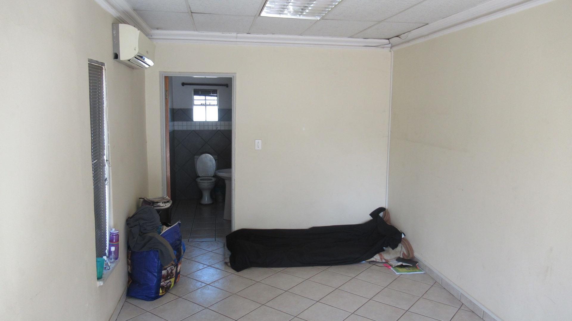 Bed Room 1 - 18 square meters of property in Brackenhurst