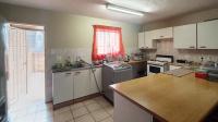 Kitchen - 16 square meters of property in Die Hoewes