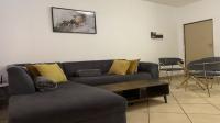 Lounges - 18 square meters of property in Kosmosdal
