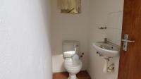 Bathroom 3+ - 6 square meters of property in Mkondeni