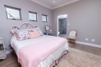 Bed Room 1 - 20 square meters of property in Waterkloof Heights