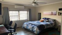 Bed Room 1 - 21 square meters of property in Delmas