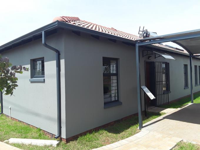 4 Bedroom House for Sale and to Rent For Sale in Protea Glen - MR536167