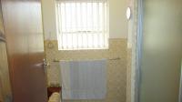 Bathroom 1 - 6 square meters of property in Freeway Park
