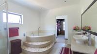 Main Bathroom - 16 square meters of property in Summerset