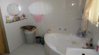 Main Bathroom - 11 square meters of property in Ferndale - JHB
