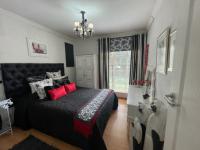 Main Bedroom - 46 square meters of property in Greenhills