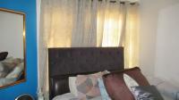 Bed Room 1 - 13 square meters of property in Isandovale